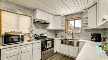 House (2 Bedrooms) | Interior