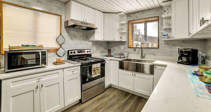 Mtn-view Deck & Grill: Creekside Catskills Cabin!