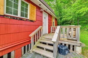 House (2 Bedrooms) | Interior - Mtn-view Deck & Grill: Creekside Catskills Cabin! (Long Eddy)