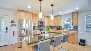 Interior - Mountain-view Gem w/ Community Perks in Dillard! (Dillard)