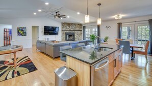 Interior - Mountain-view Gem w/ Community Perks in Dillard! (Dillard)