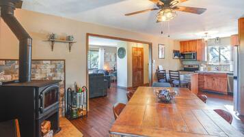 House (3 Bedrooms) | Interior