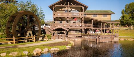 House (Multiple Bedrooms) | Front of property