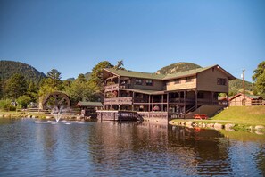 Talo (Multiple Bedrooms) | Sisätilat