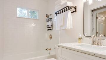 Cottage (3 Bedrooms) | Interior
