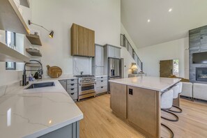 House (3 Bedrooms) | Interior - Sierra Blanca Views: New-build Cabin in Ruidoso (Ruidoso)