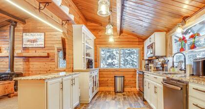 5 Mi to Breckenridge Ski Resort: Cozy Wood Cabin!