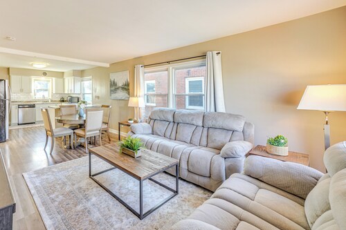 Walk to Parks + Bunzel's Market: Milwaukee Home!