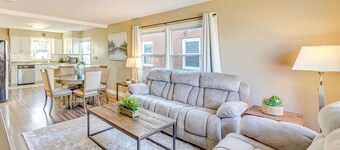 Walk to Parks + Bunzel's Market: Milwaukee Home!