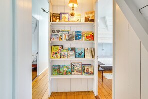 House (6 Bedrooms) | Interior - Steps to Inkwell Beach: Victorian Home! (Oak Bluffs)