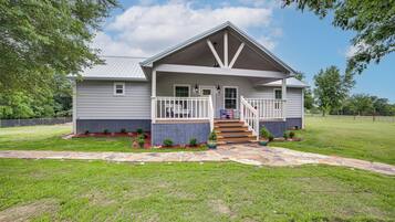 Cottage (3 Bedrooms) | Front of property
