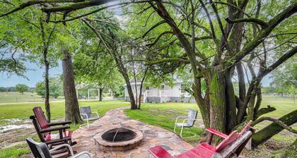 < 1 Mi to Lake Fork: Appy Haven in Yantis