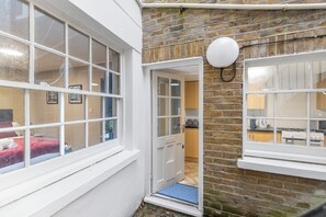 1 chambre, fer et planche à repasser, draps fournis