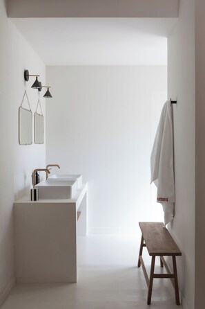 Deluxe Double Room, Garden View | Bathroom | Bathrobes, slippers - PANTOUFLE (Marsanne)