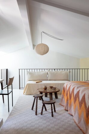 Signature Suite, Hill View | In-room safe, blackout drapes, soundproofing, free WiFi - PANTOUFLE (Marsanne)