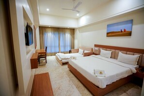 Executive Double Room Single Use | Desk, laptop workspace, iron/ironing board, free WiFi - VS Imperial (Akola)