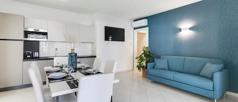 Căn hộ, 2 phòng ngủ, sân hiên, tầng trệt | Bếp riêng | Ấm điện