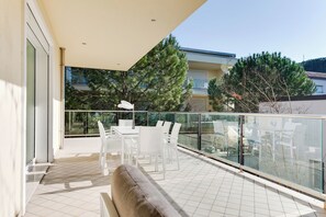 Appartement, 3 slaapkamers, terras, in toren | Uitzicht vanaf balkon