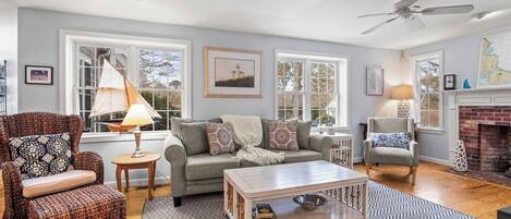 Una televisión, una oficina