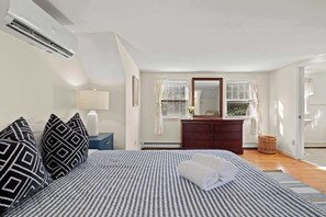 5 bedrooms, iron/ironing board, WiFi, bed sheets