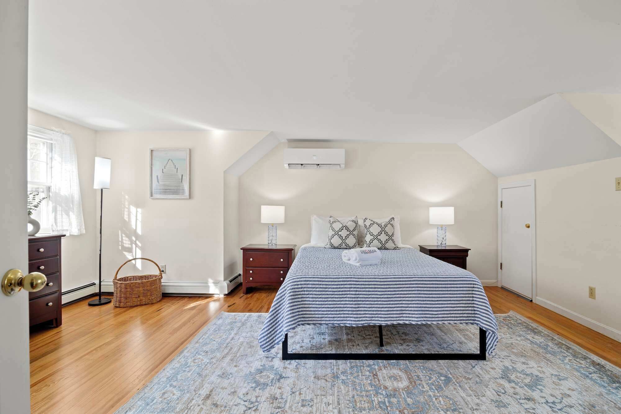 5 habitaciones, tabla de planchar con plancha, wifi y ropa de cama 