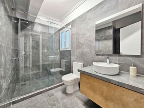 Bruser, hårtørrer, håndklæder, Sæbe