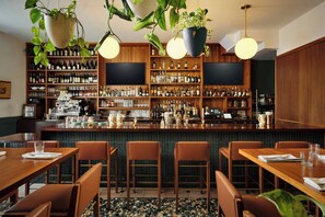 Cocktail bar - FOUND Hotels, Miami Beach, Series by Marriott (Miami Beach)