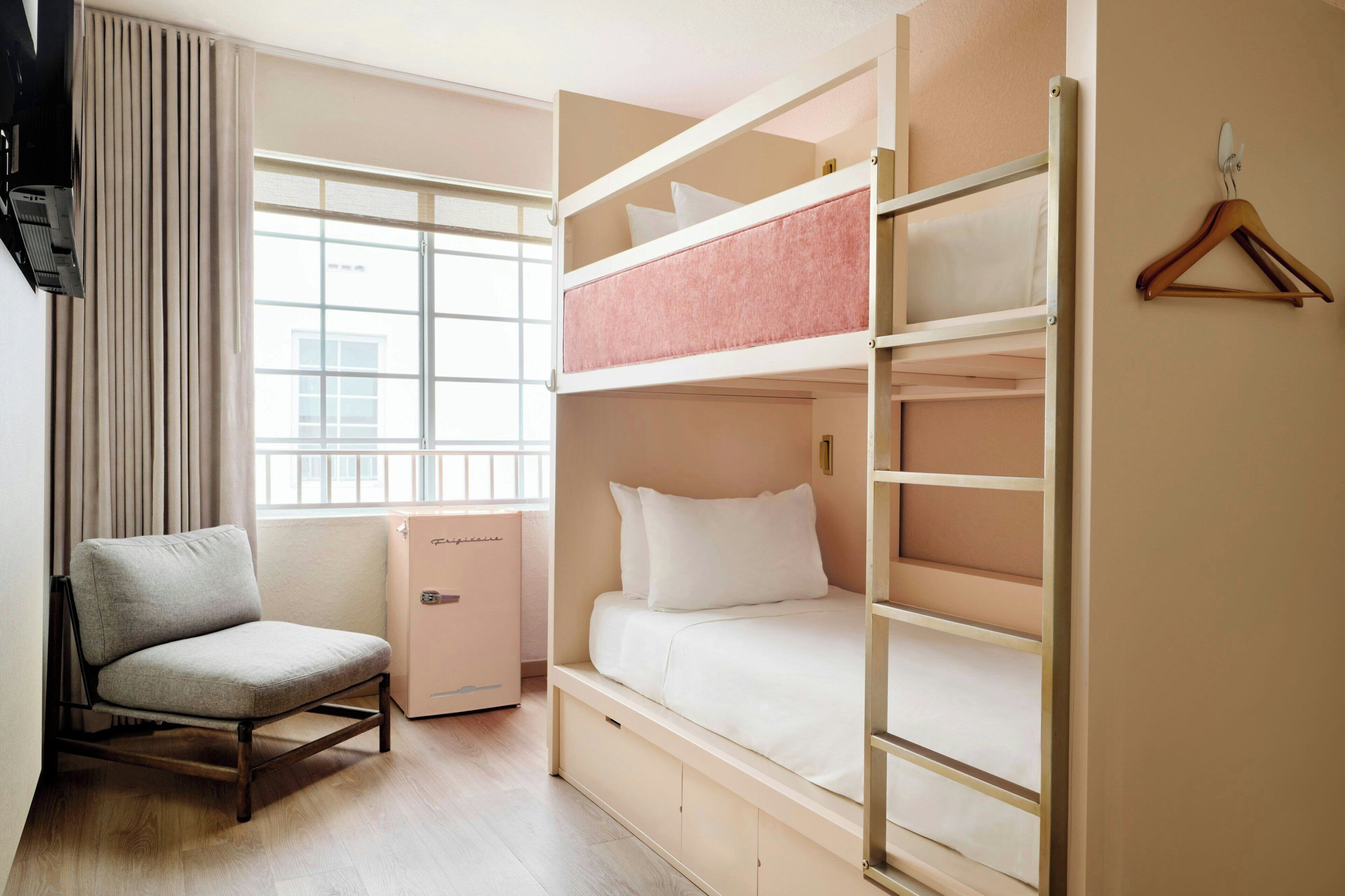 Chambre, 1 lit une place, vue piscine