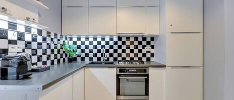 Appartamento familiare | Cucina privata | Macchina per tè/caffè, bollitore elettrico, seggiolone, piastra