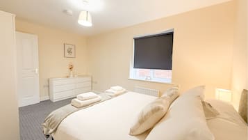 Executive Apartment, Ensuite | Iron/ironing board, free WiFi