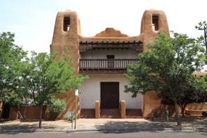 Exterior - Spacious Queen Bed | Pet friendly & Free Breakfast (Santa Fe)