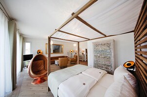 4 habitaciones, muebles diferentes y ropa de cama 