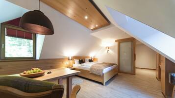 Basic Double Room | In-room safe, WiFi (free), bed sheets