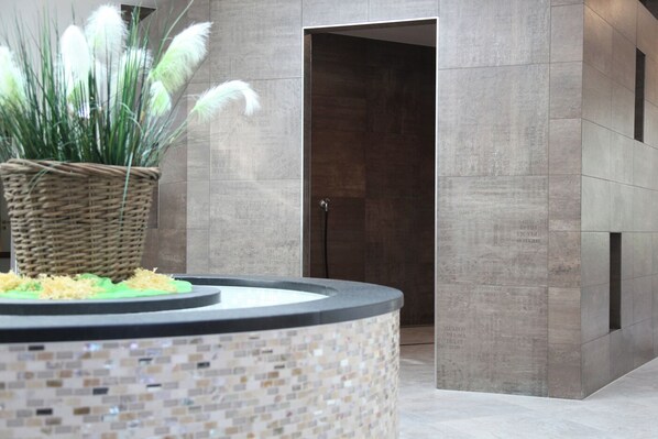 Sauna, steam room, Turkish bath/hammam, hot stone massages