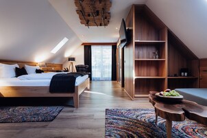 Luxury Studio Suite | In-room safe, free WiFi, bed sheets