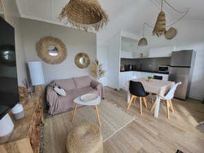 تلفزيون ذكي، تنس طاولة، كُتُب