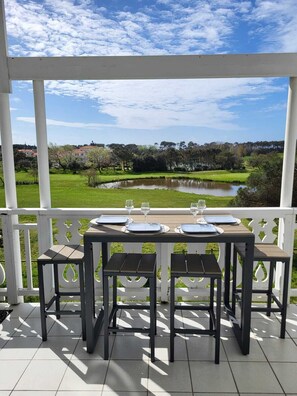 تناول الطعام بالخارج