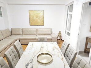 Living area - Athens Divas Spirit Suite (Athina)