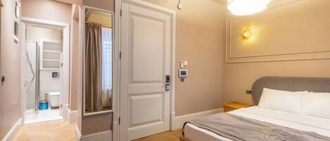 1 bedroom, in-room safe, iron/ironing board, WiFi