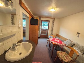 Interior - Cozy twin room with mountain view (Niederau)
