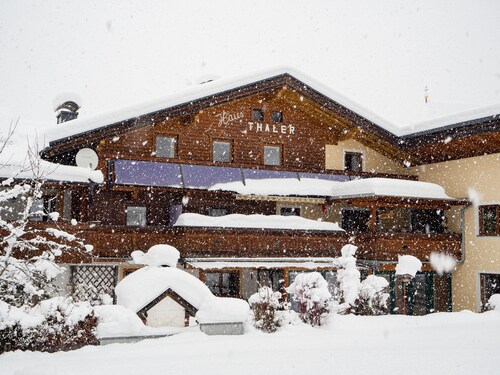 Cozy twin room with mountain view