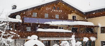 Cozy twin room with mountain view