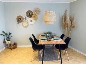 Appartement, 1 slaapkamer, roken, balkon | Dineerruimte