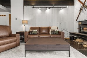 Smart TV, fireplace, stereo