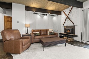 スマートテレビ、暖炉、ステレオ