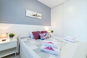 Apartamento | 1 dormitorio y tabla de planchar con plancha