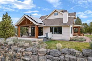 House, 4 Bedrooms | Exterior - High Lowe 4 Bedroom Home (Bend)