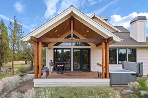 House, 4 Bedrooms | Outdoor dining - High Lowe 4 Bedroom Home (Bend)
