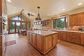 House, 4 Bedrooms | Private kitchen - High Lowe 4 Bedroom Home (Bend)