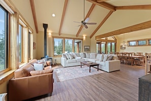 House, 4 Bedrooms | Living area - High Lowe 4 Bedroom Home (Bend)